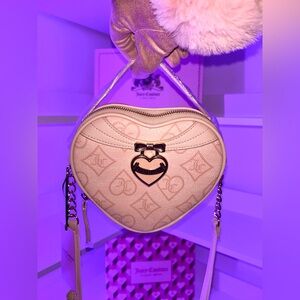 💗Juicy couture precious moments heart crossbody bag🪽
